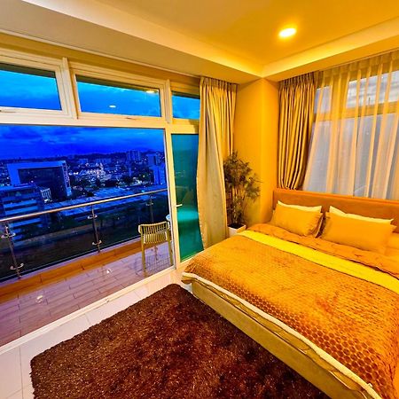 Riverine Kuching Luxury 4Pax With Balcony Facing Waterfront View Dış mekan fotoğraf