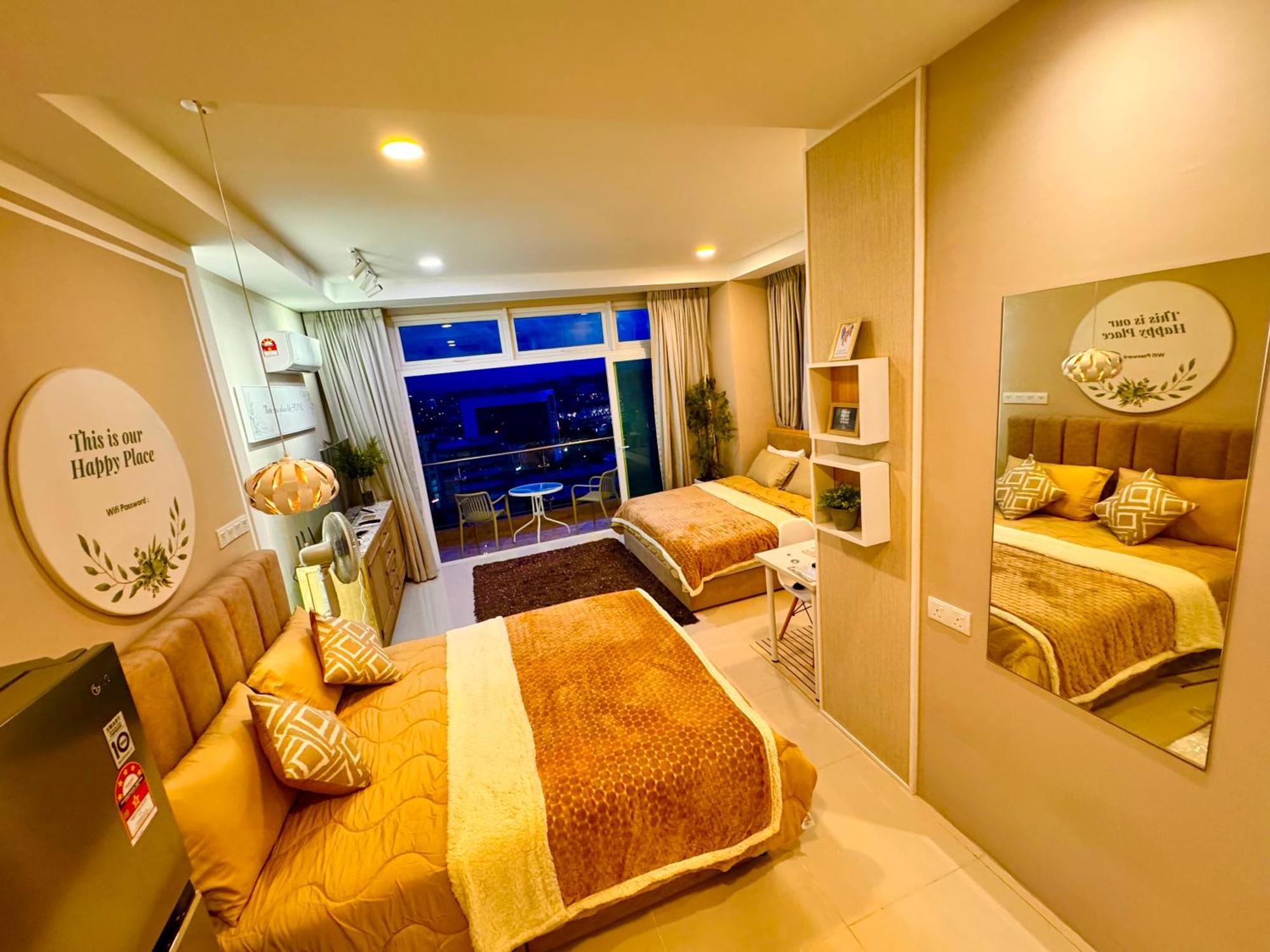 Riverine Kuching Luxury 4Pax With Balcony Facing Waterfront View Dış mekan fotoğraf