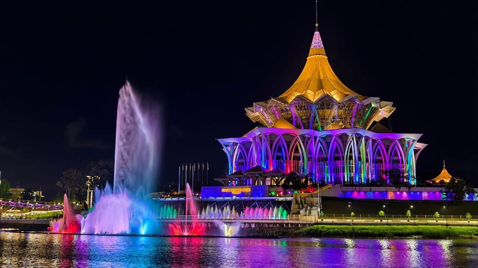 Riverine Kuching Luxury 4Pax With Balcony Facing Waterfront View Dış mekan fotoğraf